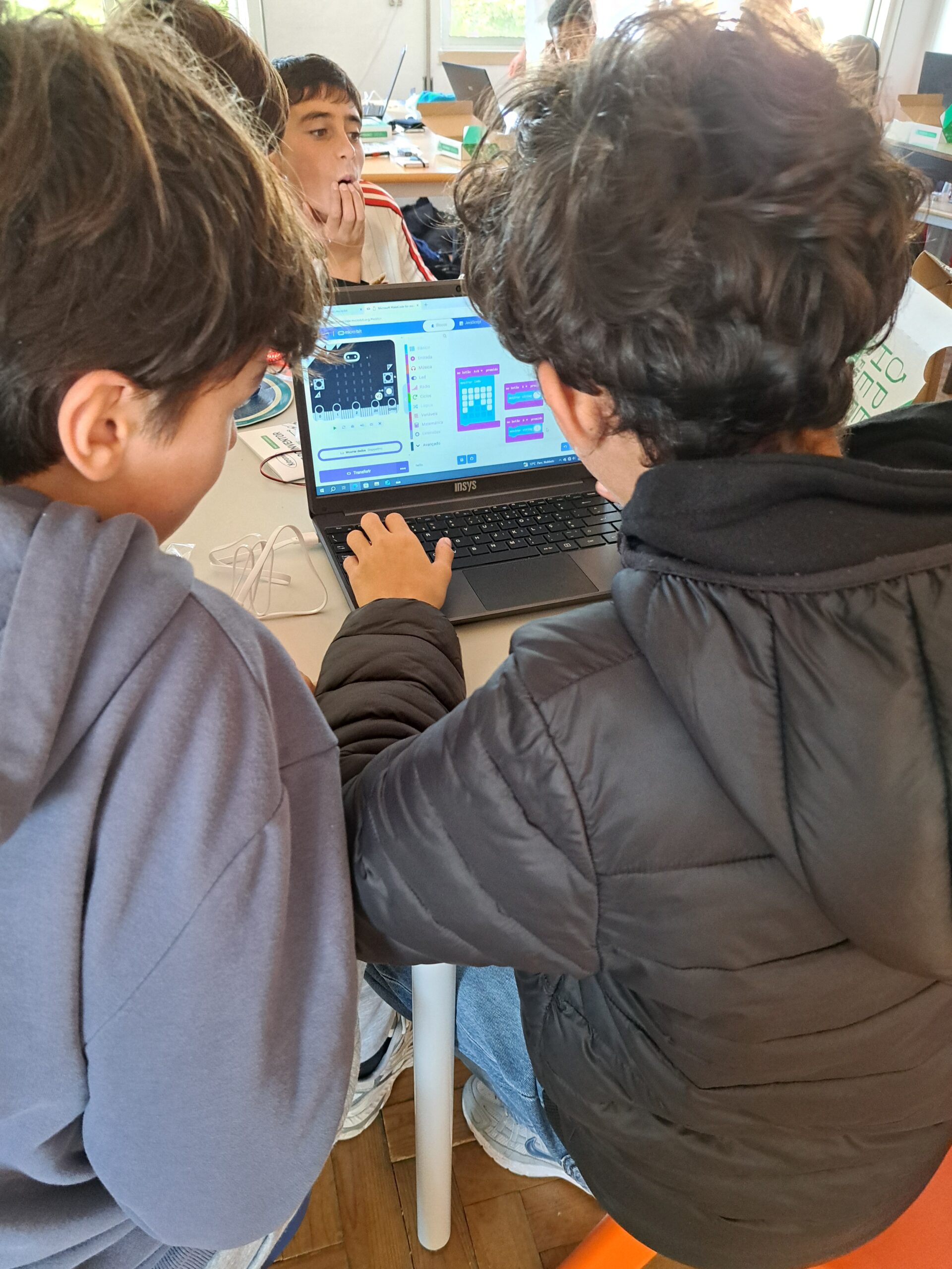 Robótica e Inteligência Artificial arrancam no Clube de Ciência da Escola Aquilino Ribeiro